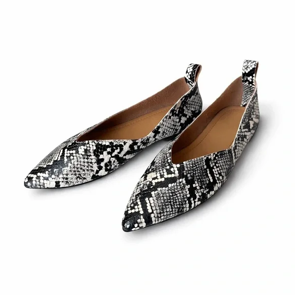 NWOT Snake Print Pointed Toe Ballet Flats Neutral Python Pattern Size 7.5 - Picture 2 of 9